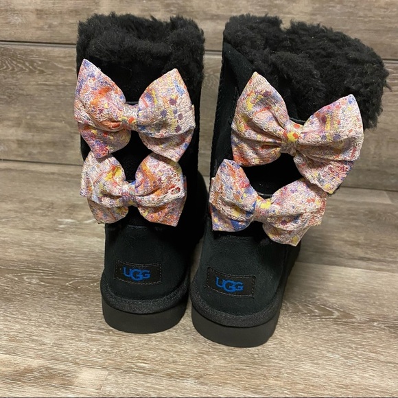 UGG | Bailey Bow Abstract Splatter Boots Black Size 7 NEW - Picture 3 of 10